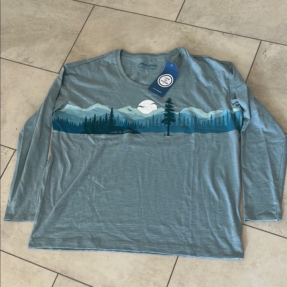 Women’s Life is Good Graphic Shirt Size Large